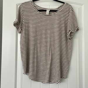 Light brown/white short sleeve top, size M